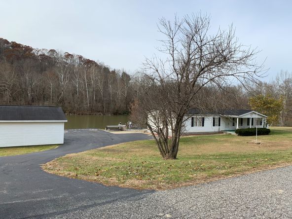 9713 Grandview Lake Rd, Ashland, KY 41102